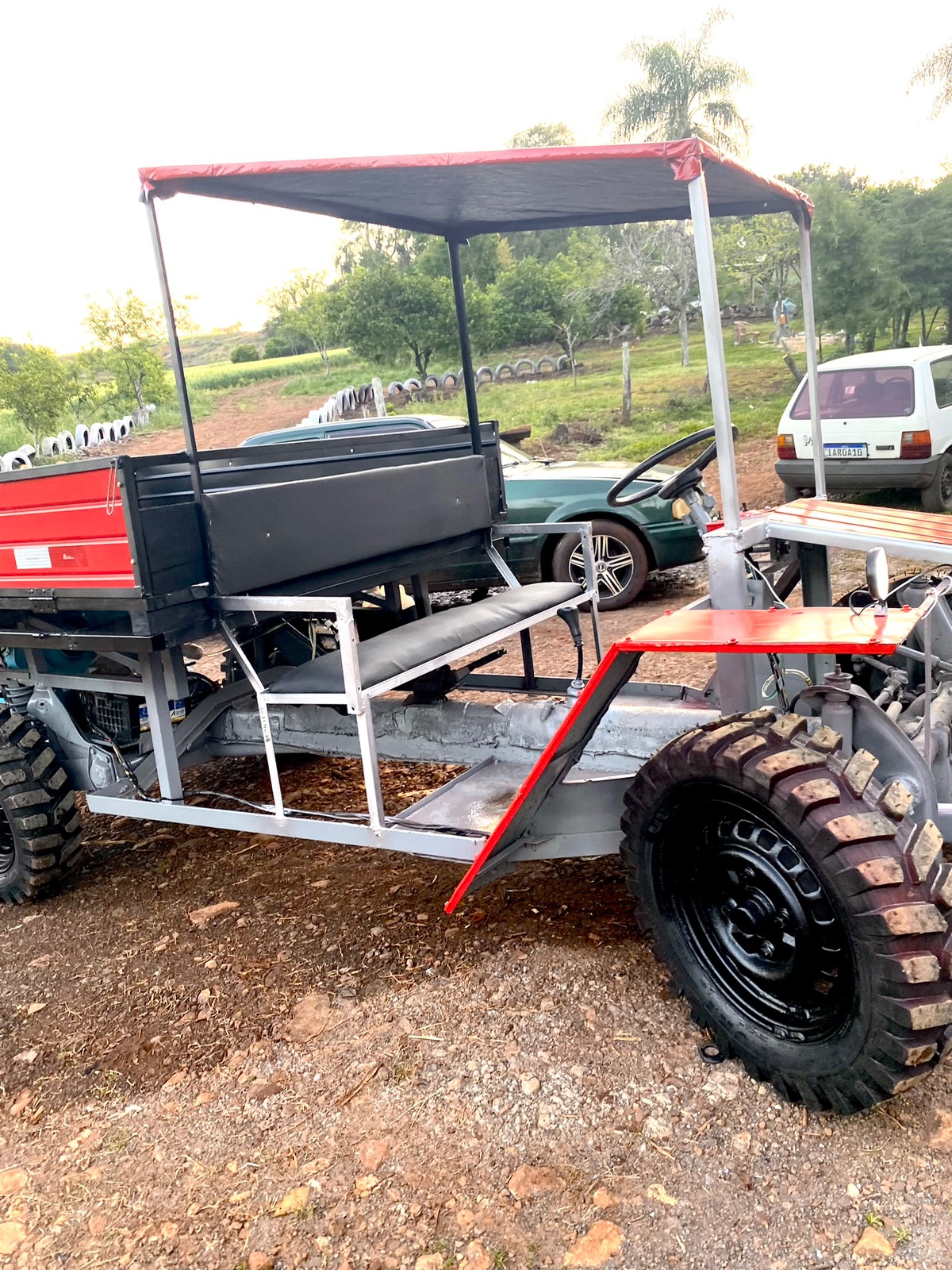 Carreta vermelha motor e mecânica de fusca